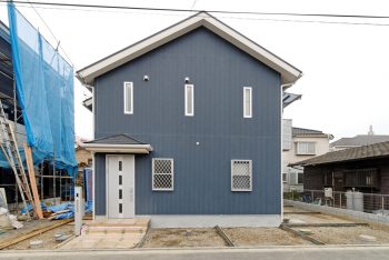 稲城市：太陽光発電システム搭載のオール電化２階建て住宅（２９坪）